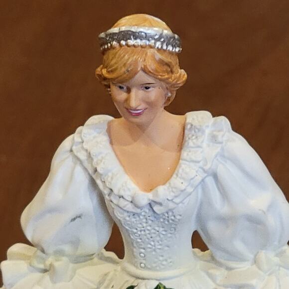 Wedding Day Bride Diana Princess of Our Hearts Hamilton Collection Figurine 2011 - Picture 2 of 12